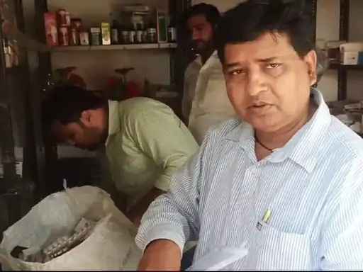 Budaun: Medical Store Without License, Drug Inspector Sealed It