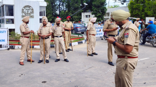 In Punjab, 2 arrested with 6 kg heroin, pistol in cross-border drug bust