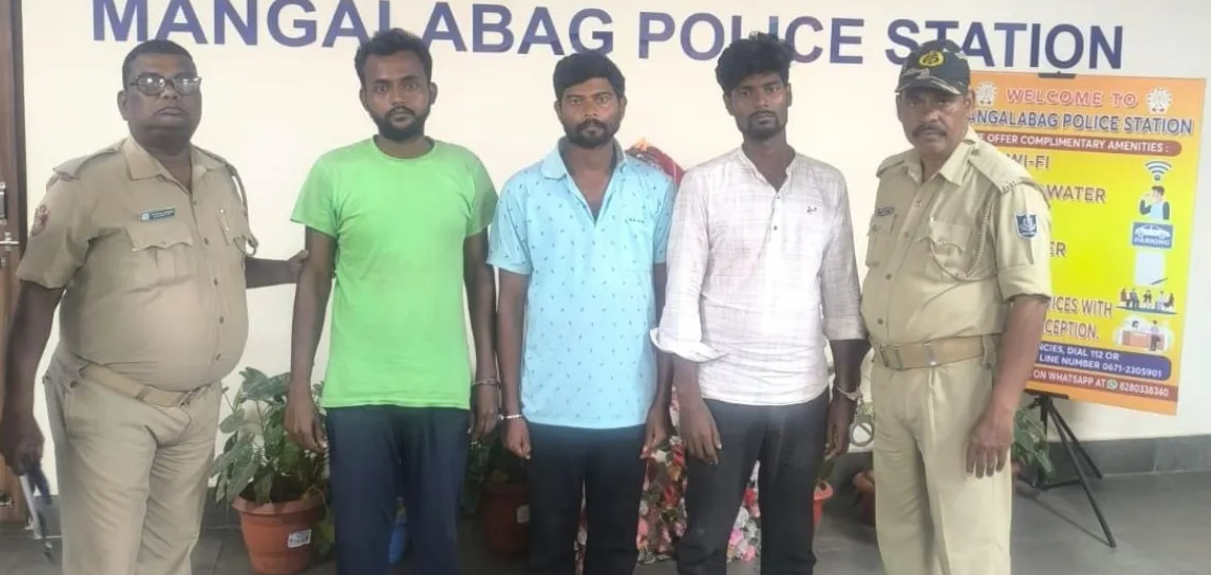 Three held for cheating SCB Hospital patients on promise of arranging blood